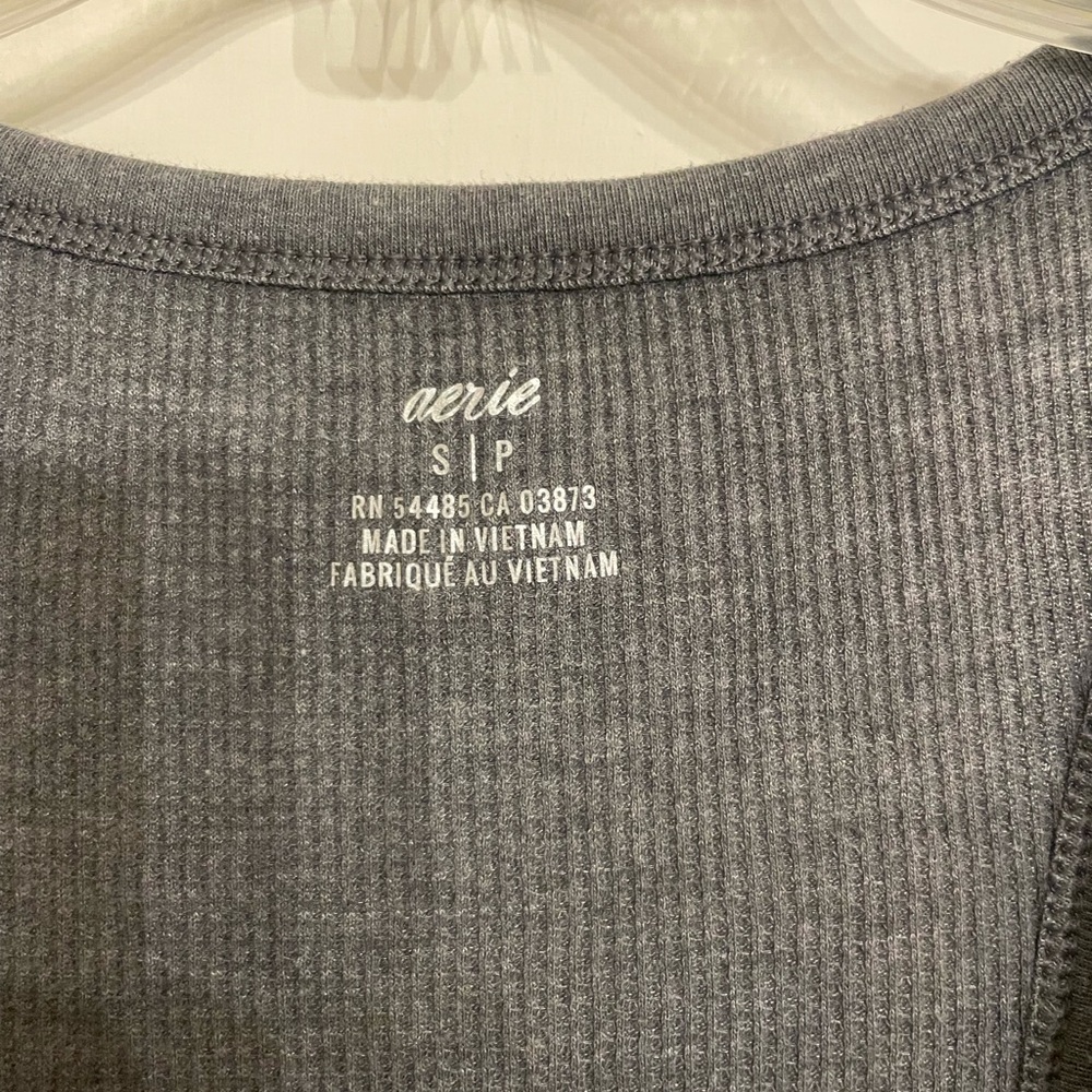 Aerie Gray Ribbed Top. Henley tank with buttons. Size small. Good condition. - Picture 4 of 4